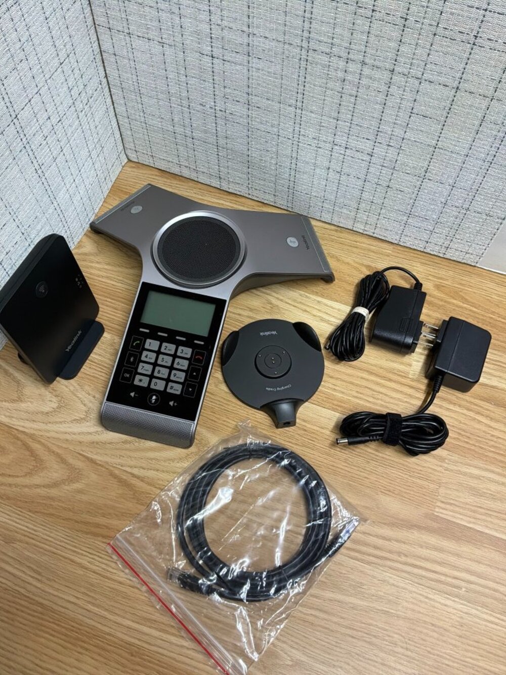 Yealink CP935W Wireless DECT Conference Phone W70B Base Charger Open Box